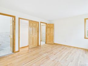 51-10 Little Neck Pkwy, Little Neck NY 11362