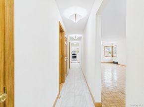 51-10 Little Neck Pkwy, Little Neck NY 11362