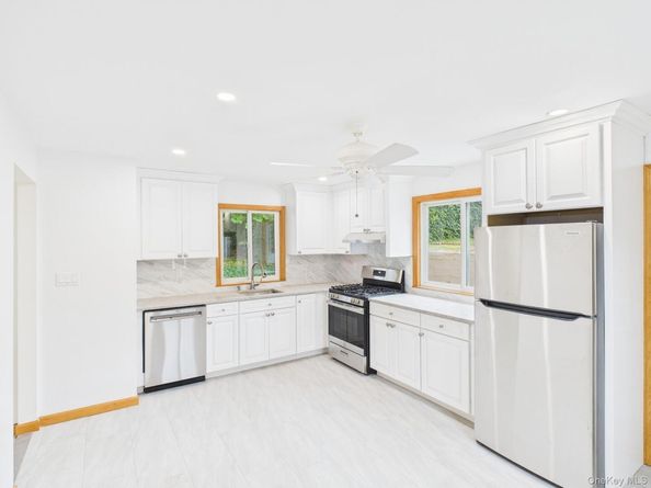 51-10 Little Neck Pkwy, Little Neck NY 11362