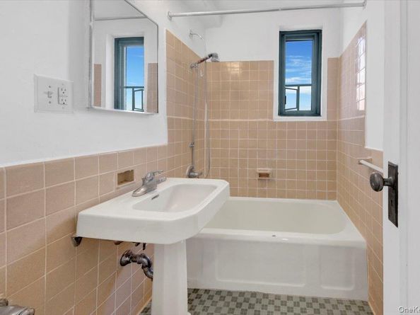 99 Metropolitan Oval 8F, Bronx NY 10462