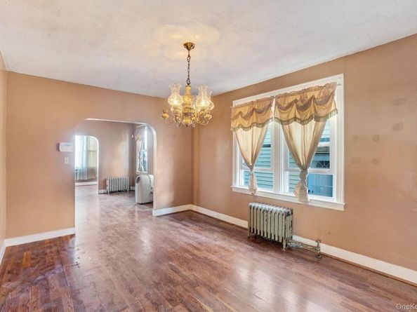 114-42 211th St, Cambria Heights NY 11411