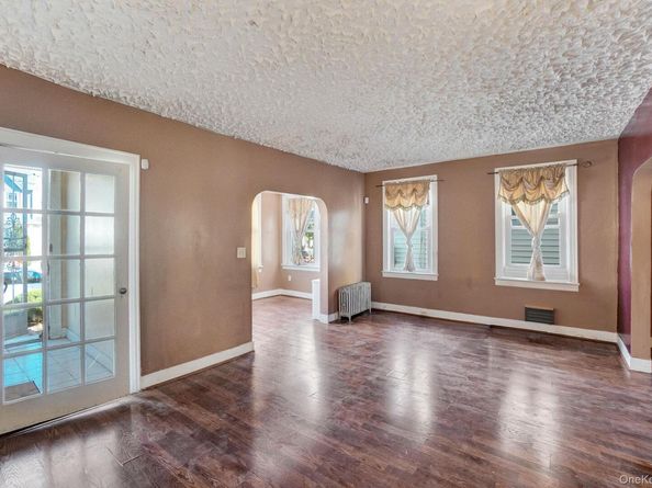 114-42 211th St, Cambria Heights NY 11411