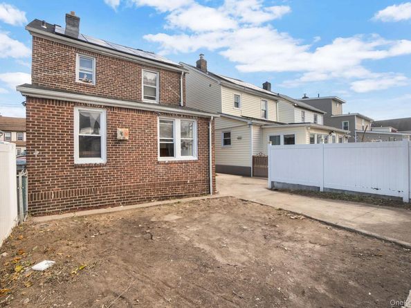 114-42 211th St, Cambria Heights NY 11411