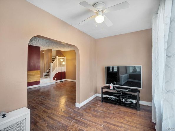 114-42 211th St, Cambria Heights NY 11411