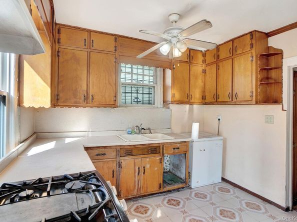 114-42 211th St, Cambria Heights NY 11411