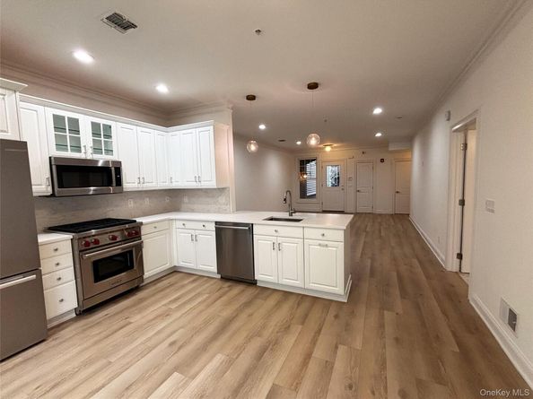 471 Pacing Way, Westbury NY 11590