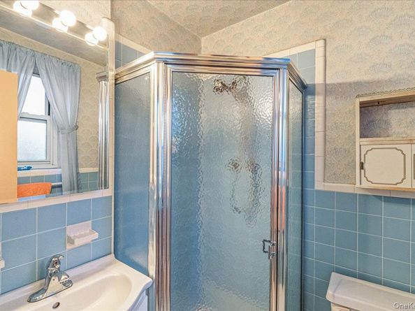 209-25 18th Avenue 6D, Bayside NY 11360