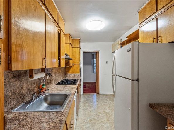 209-25 18th Avenue 6D, Bayside NY 11360