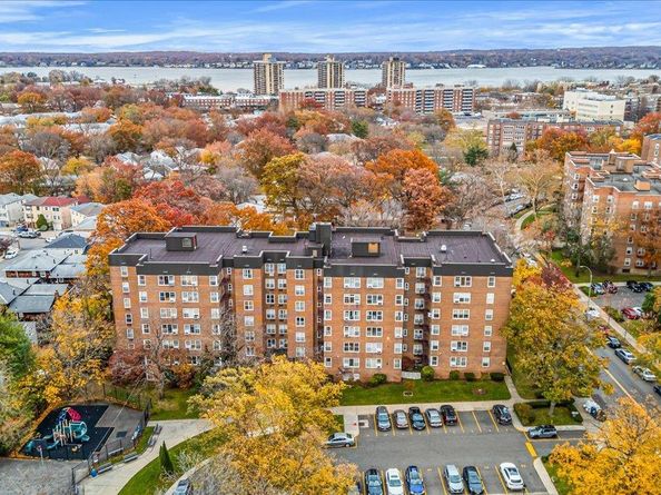 209-25 18th Avenue 6D, Bayside NY 11360