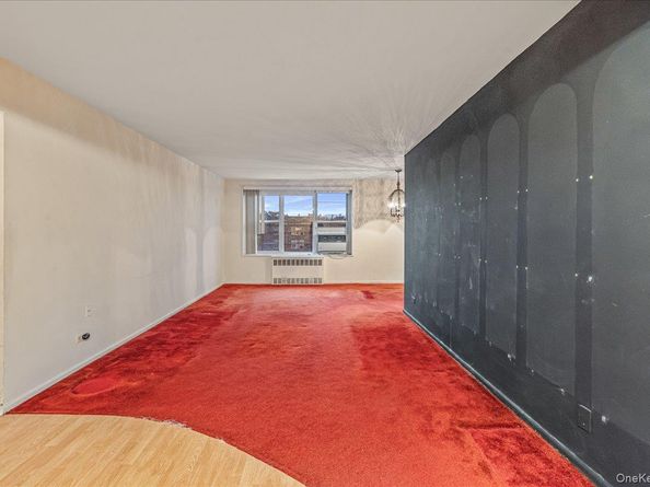 209-25 18th Avenue 6D, Bayside NY 11360