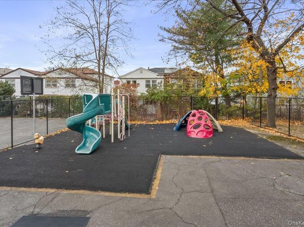 209-25 18th Avenue 6D, Bayside NY 11360