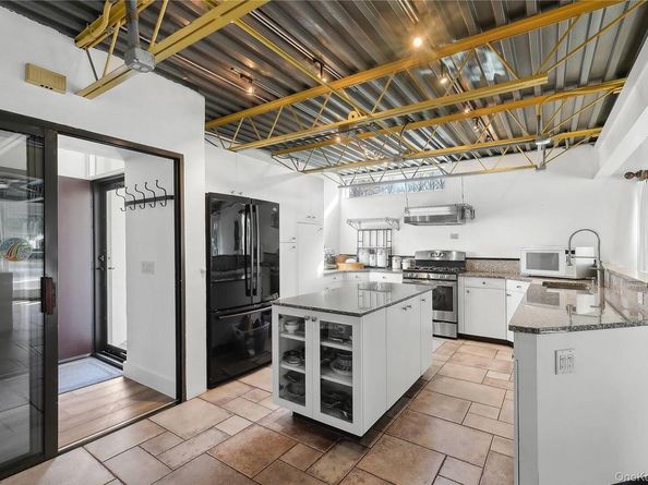 162 Middle Line, Southampton NY 11968