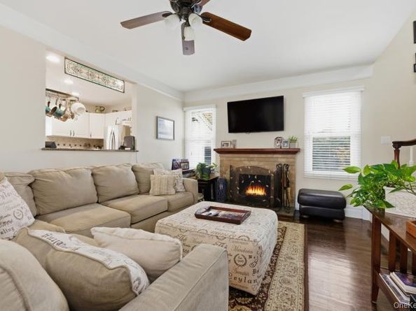 42 Homecrest Court, Oceanside NY 11572