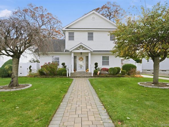 42 Homecrest Court, Oceanside NY 11572