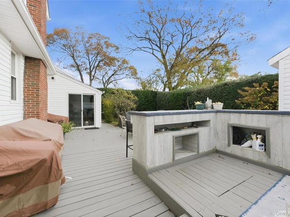 42 Homecrest Court, Oceanside NY 11572