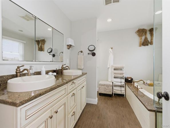 42 Homecrest Court, Oceanside NY 11572