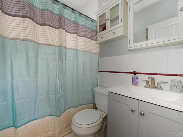 42 Homecrest Court, Oceanside NY 11572