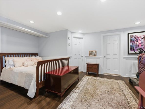 42 Homecrest Court, Oceanside NY 11572