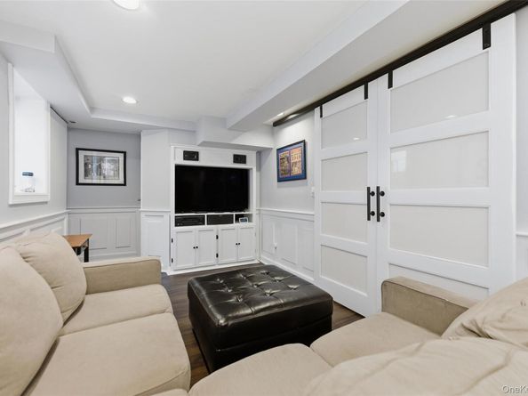 42 Homecrest Court, Oceanside NY 11572