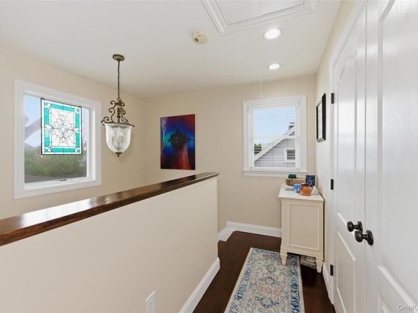 42 Homecrest Court, Oceanside NY 11572