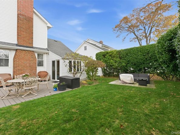 42 Homecrest Court, Oceanside NY 11572