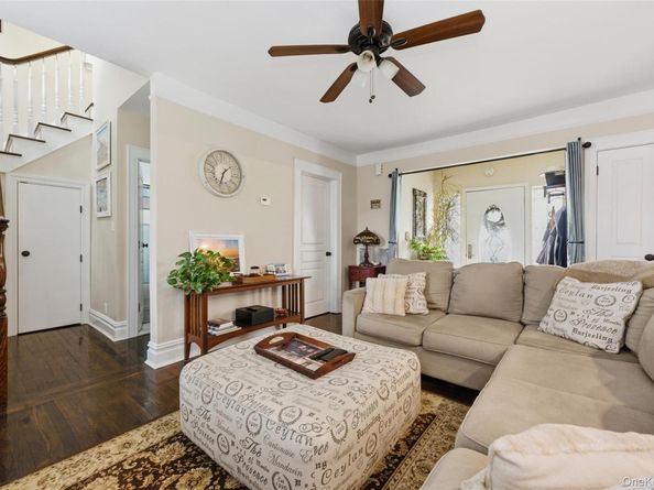 42 Homecrest Court, Oceanside NY 11572