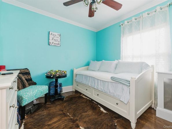 42 Homecrest Court, Oceanside NY 11572