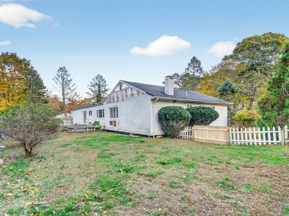 5 Julia Circle, East Setauket NY 11733