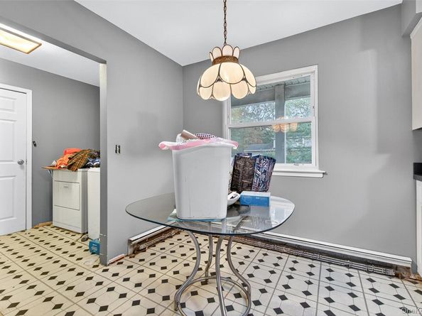 5 Julia Circle, East Setauket NY 11733