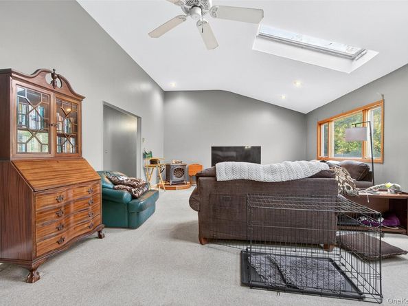 5 Julia Circle, East Setauket NY 11733