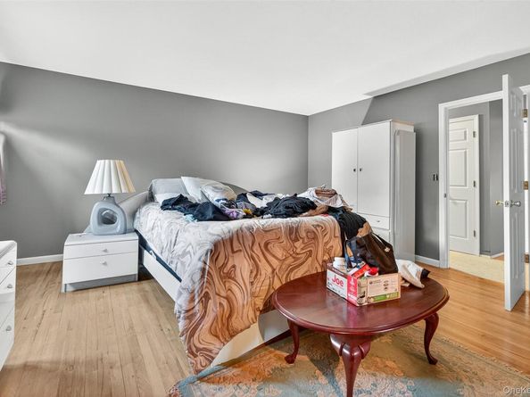 5 Julia Circle, East Setauket NY 11733