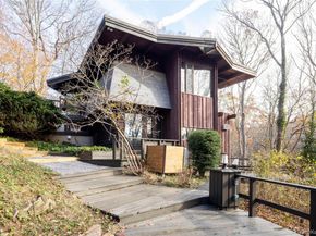 270 Sachem Hill Place, Saint James NY 11780