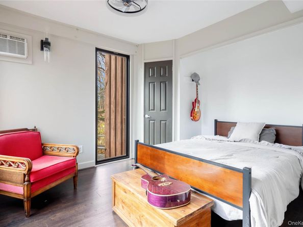 270 Sachem Hill Place, Saint James NY 11780