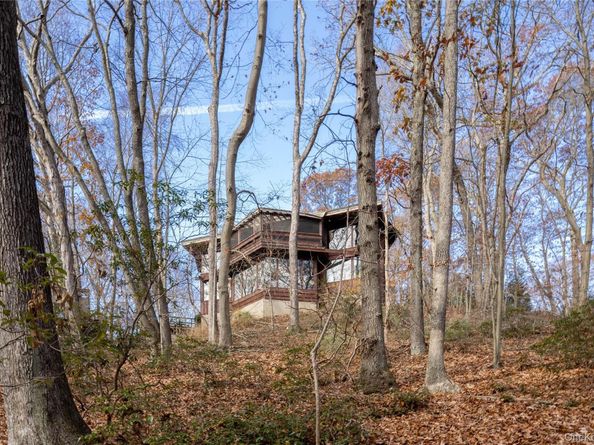 270 Sachem Hill Place, Saint James NY 11780