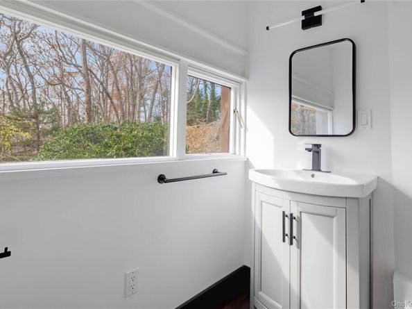 270 Sachem Hill Place, Saint James NY 11780