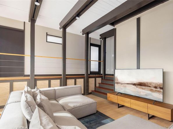 270 Sachem Hill Place, Saint James NY 11780