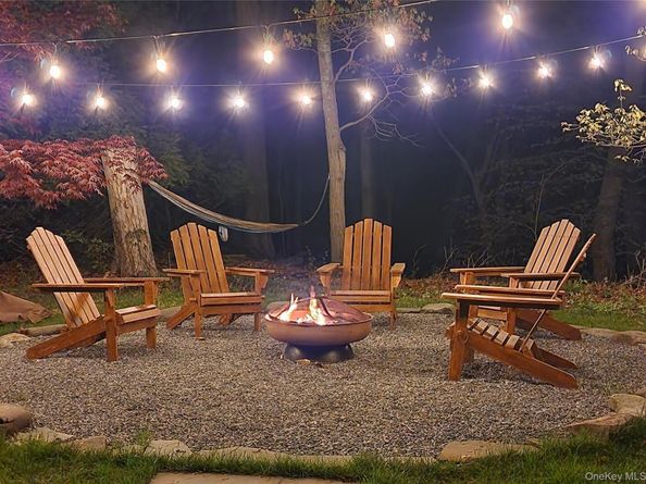 270 Sachem Hill Place, Saint James NY 11780