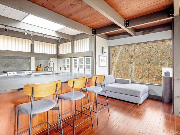 270 Sachem Hill Place, Saint James NY 11780