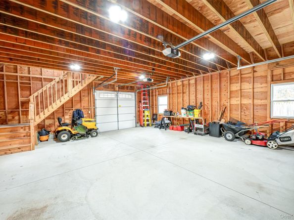 68 Vineyard Way, Aquebogue NY 11931