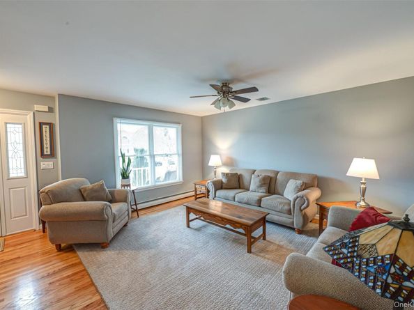 68 Vineyard Way, Aquebogue NY 11931