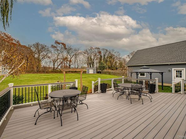 68 Vineyard Way, Aquebogue NY 11931