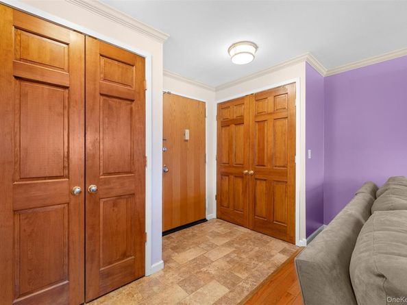 141 Great Neck Road 2G, Great Neck NY 11021