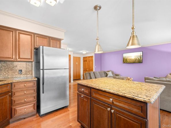 141 Great Neck Road 2G, Great Neck NY 11021