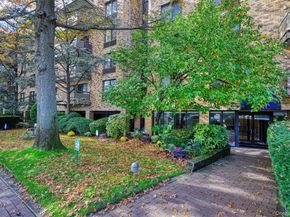 141 Great Neck Road 2G, Great Neck NY 11021