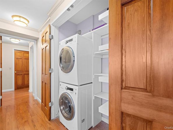 141 Great Neck Road 2G, Great Neck NY 11021