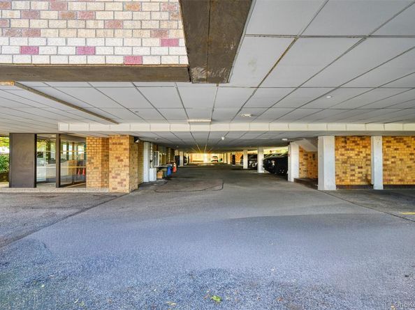 141 Great Neck Road 2G, Great Neck NY 11021