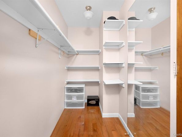 141 Great Neck Road 2G, Great Neck NY 11021