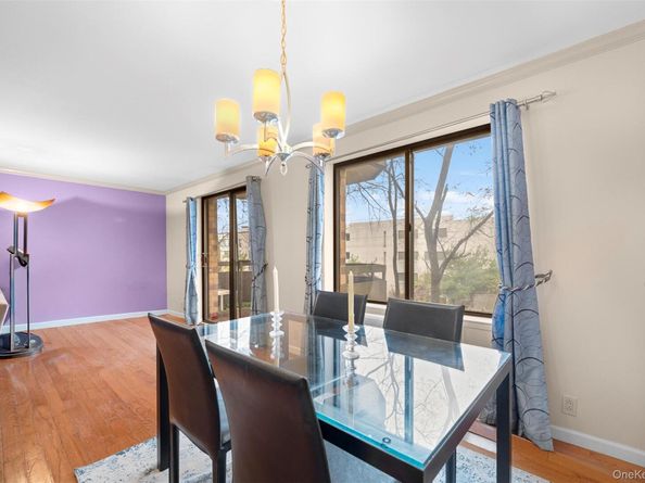 141 Great Neck Road 2G, Great Neck NY 11021