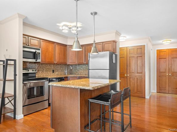 141 Great Neck Road 2G, Great Neck NY 11021