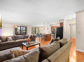 141 Great Neck Road 2G, Great Neck NY 11021